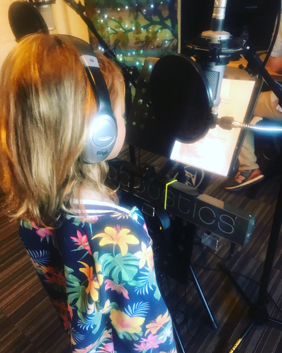 #studiotime Tate’s happy place #lovessinging ???? we couldn’t get Tate off the mic! https://t.co/zhKB1bPt0y