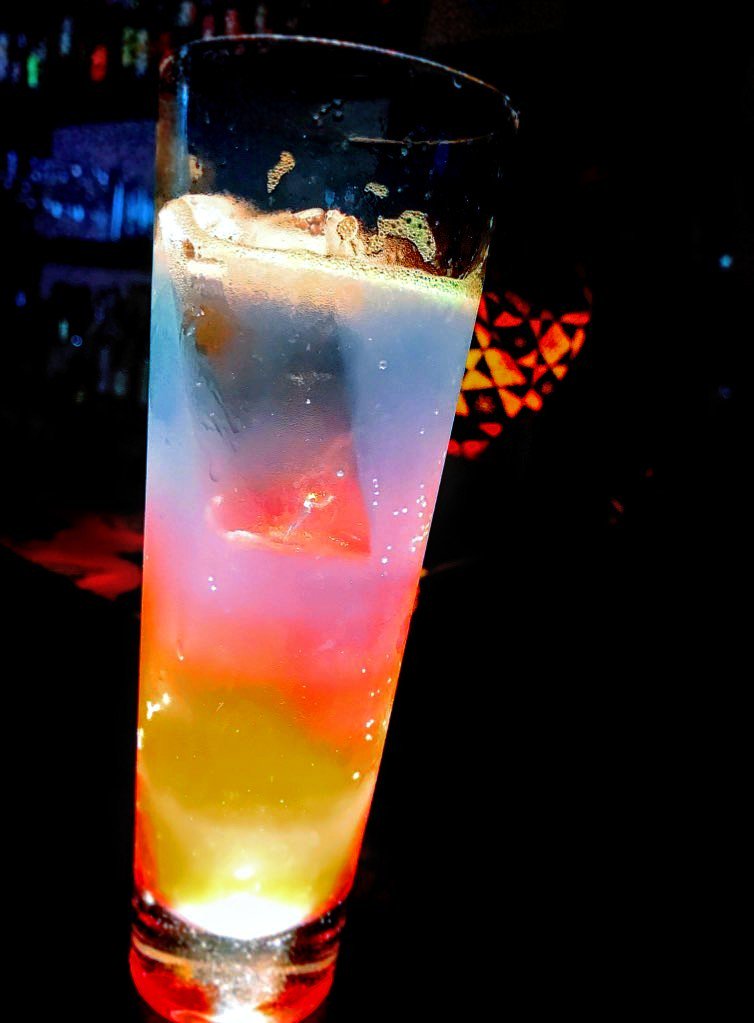 チセ(魔法嫁)をイメージして、ということで出来上がったカクテル。爽やかでありながら、根底には辛い思いを抱えている、という チセ(魔法嫁)をイメージして、ということで出来上がったカクテル。爽やかでありながら、根底には辛い思いを抱えている、という
