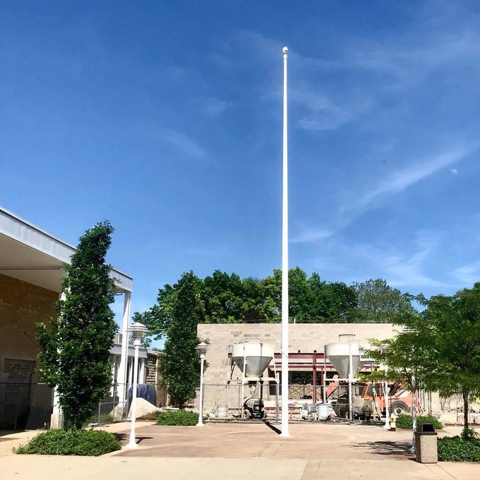 @Bloomington, IL High School. #flagpoles line the street and stadium up 2 the70’ white powder coat #flagpole. https://t.co/lzToChNBzh https://t.co/3xPZXGNfOf