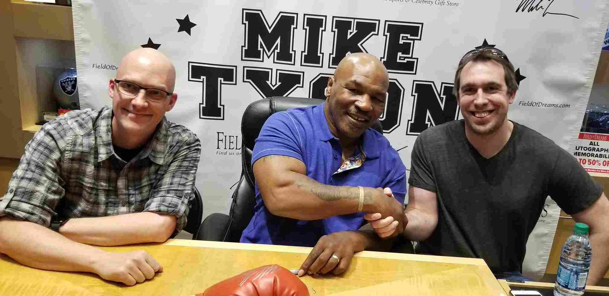 Meet me TODAY and get my autograph in #LasVegas at @TristarVegas and @FODCaesars! Info: https://t.co/5Nk70P0Jv2 https://t.co/LJaiHHgTlG