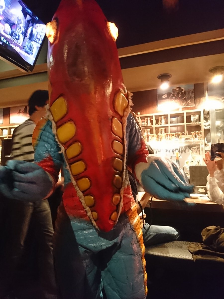 フォロワーさんと初の川崎酒場行ってきたぞ!メトロン君とも握手できて大満足(  ̄▽ ̄)#怪獣酒場 フォロワーさんと初の川崎酒場行ってきたぞ!メトロン君とも握手できて大満足(  ̄▽ ̄)#怪獣酒場