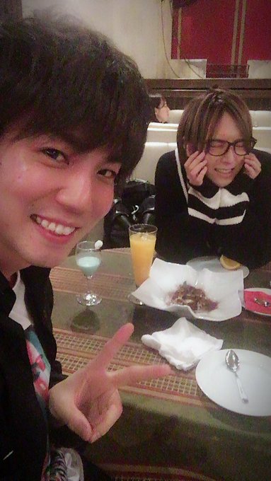 しょーちゃんとご飯して、後からあだっちゃん合流!!!今度は5人集まれるかなー!改めてリヒト誕生日おめでとう!#王室教師ハ しょーちゃんとご飯して、後からあだっちゃん合流!!!今度は5人集まれるかなー!改めてリヒト誕生日おめでとう!#王室教師ハ