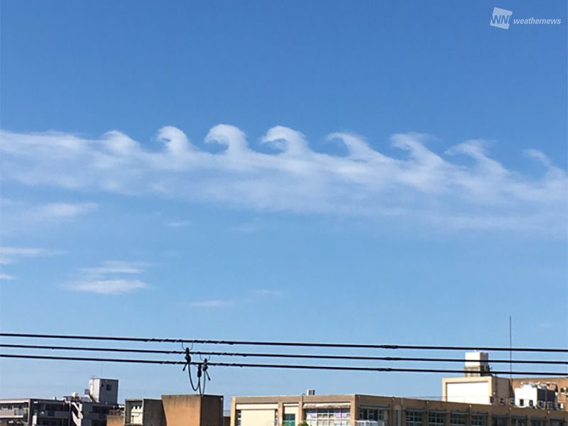 空になにやら不気味なギザギザ・・・これは「ケルビン・ヘルムホルツ不安定性の雲」と言います。 空になにやら不気味なギザギザ・・・これは「ケルビン・ヘルムホルツ不安定性の雲」と言います。