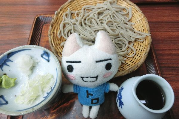 入場券に再入場スタンプを押してもらって、深大寺側のおそば屋さんでお昼に十割そばをいただいたのニャ(⌒∇⌒) 食後は園外の 入場券に再入場スタンプを押してもらって、深大寺側のおそば屋さんでお昼に十割そばをいただいたのニャ(⌒∇⌒) 食後は園外の