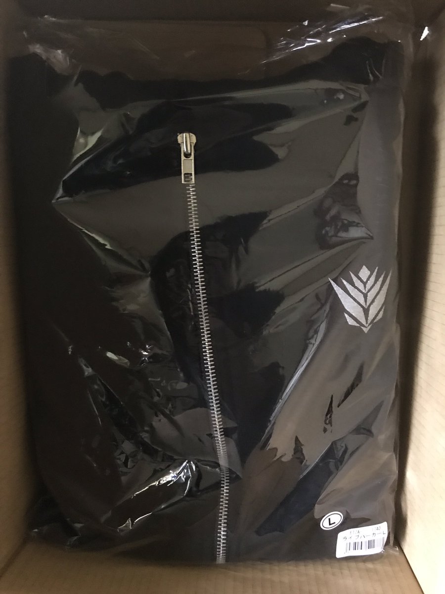シンフォギアのライブパーカー届いた(^-^) シンフォギアのライブパーカー届いた(^-^)