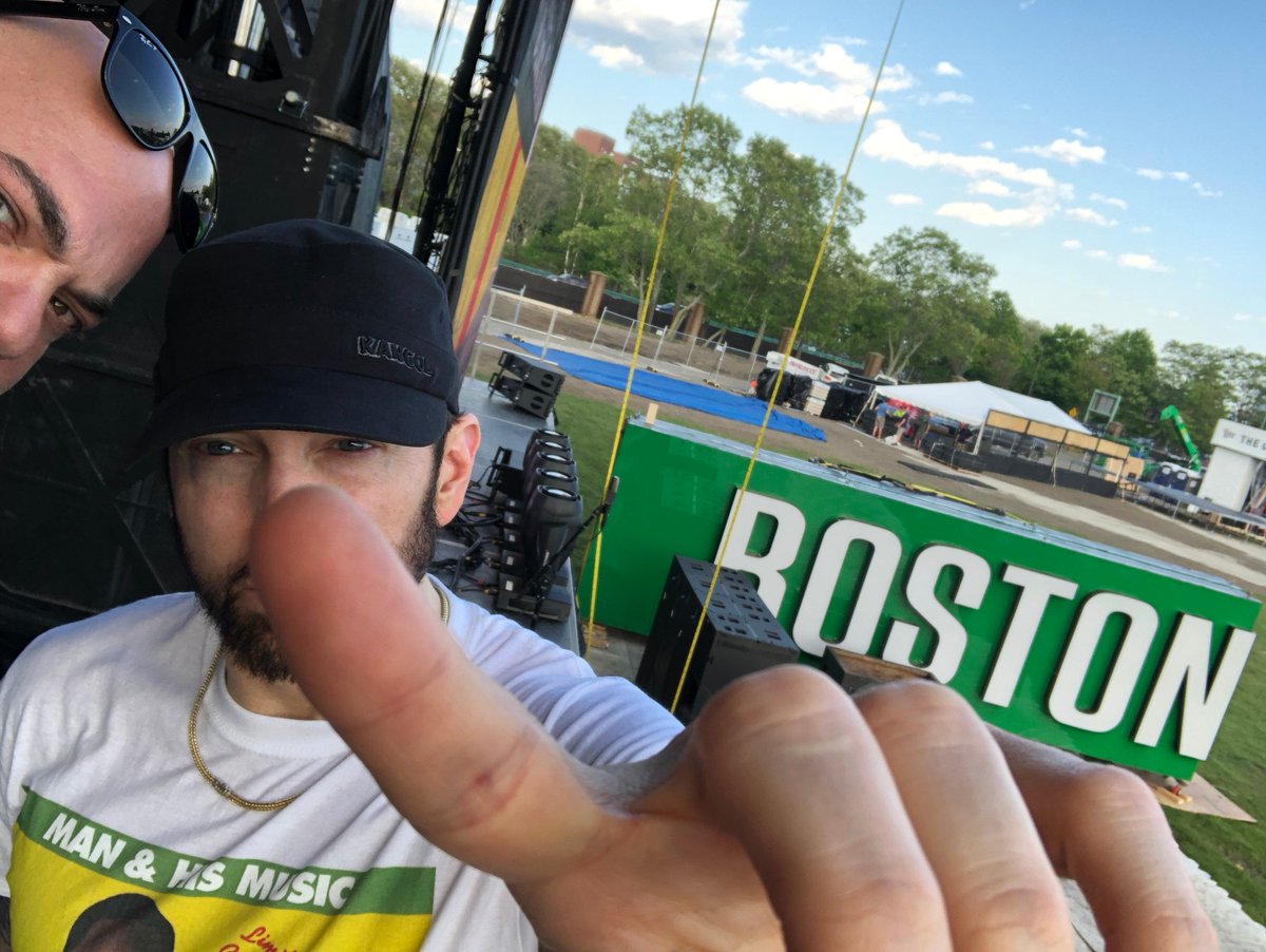 Boston Paul’ing @BostonCalling #selfie???? https://t.co/leCAqC3QnW