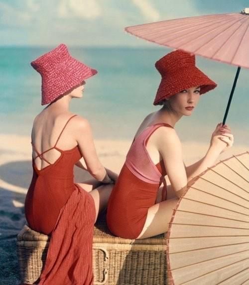 Don’t forget sun protection, folks! ☀️ #MDW (#Vogue 1959  ????: #LouiseDahlWolfe) https://t.co/YwEz4S6g30