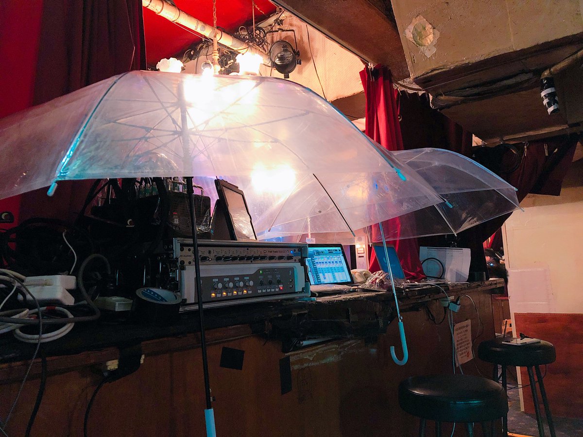 ライブハウス内に雨降るのやばない?👼😇 #tenshino3p ライブハウス内に雨降るのやばない?👼😇 #tenshino3p
