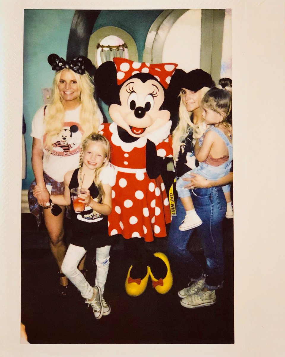 So “Minnie” great memories #Disneyland https://t.co/dHxZiLfWBq
