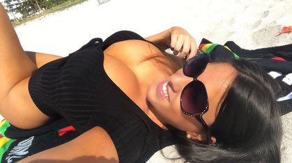 RT @ankurmittal124: Tooooo hot @ClaudiaRomani #Seductive https://t.co/soQtyxBpPE