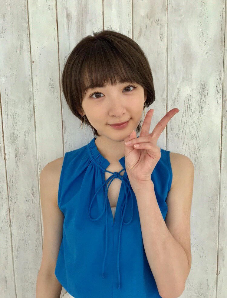 スマホで読める電子マガジン「週刊 東京ウォーカー+27号」(7月4日発売)の表紙に登場する生駒里奈さんの撮影風景です。撮 スマホで読める電子マガジン「週刊 東京ウォーカー+27号」(7月4日発売)の表紙に登場する生駒里奈さんの撮影風景です。撮