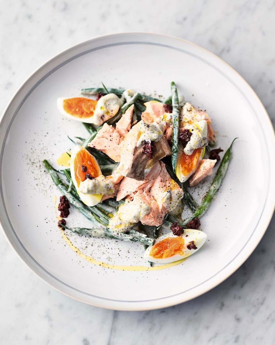 A lighter twist on the classic, Jamie's Sorta Salmon Niçoise. 

#QuickAndEasyFood TONIGHT @Channel4 8pm. https://t.co/gaaHy9rrjb