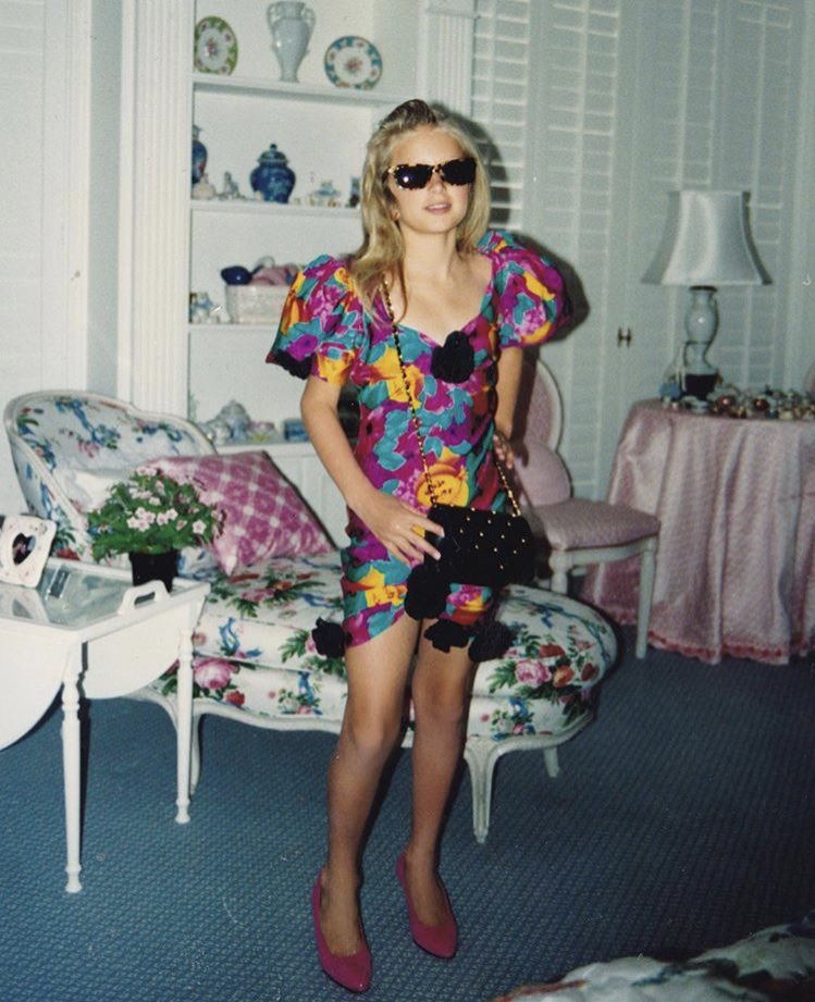 Playing dress up in my moms closet rocking her @Moschino when I was 11. ????????‍♀️ #BabyParis ???? https://t.co/0PjqRjw4oA