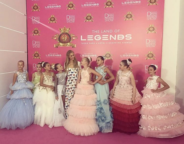 Beautiful evening on the runway with these adorable little princesses. https://t.co/0c4mDH0mBg