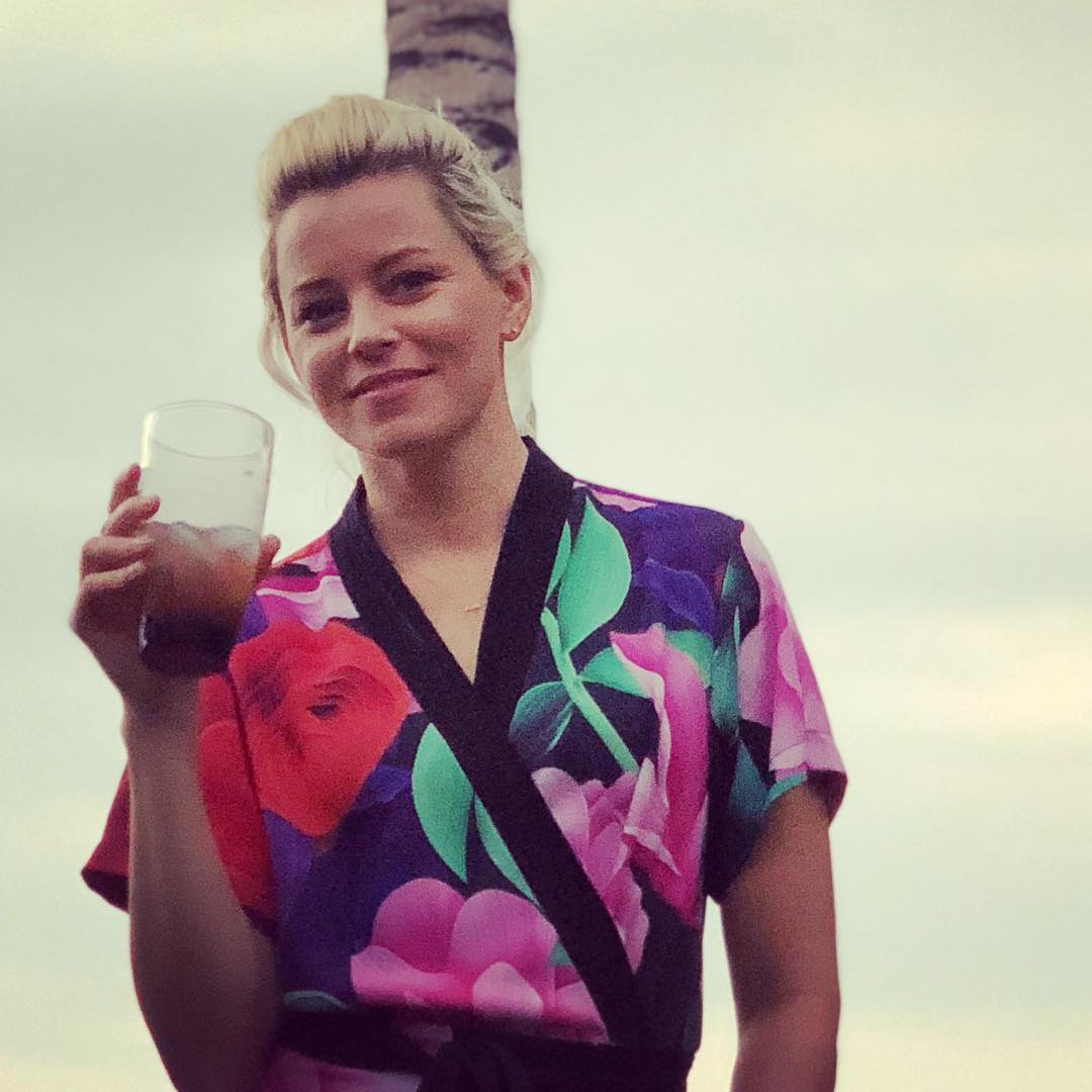 Big print, big drink. ????????????????#islandlife #kimono https://t.co/Oj9n8k3YgZ