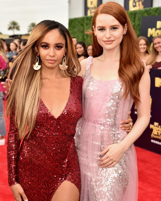Attention #Riverdale Bulldogs, we are fully freaking out about Choni at the #MTVAwards. https://t.co/nJUyD0XRvw