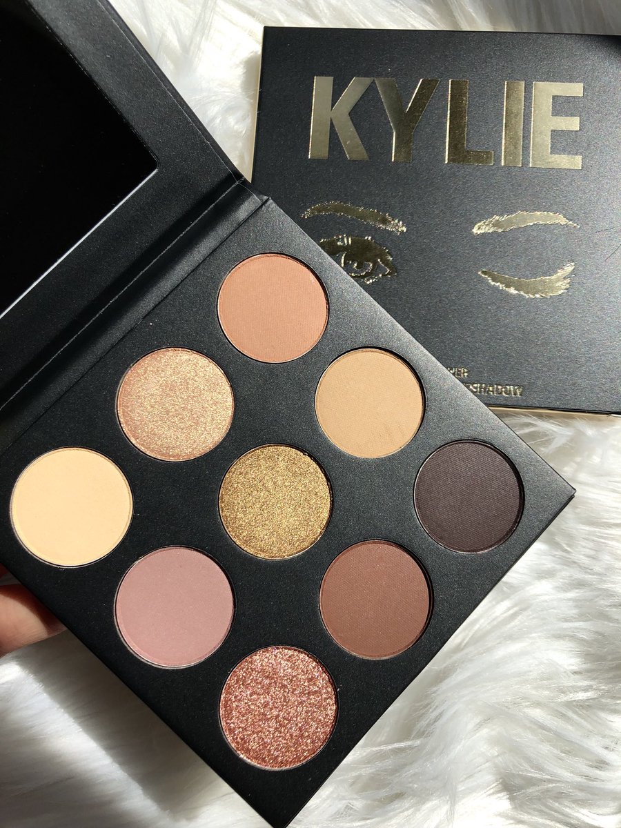Sorta Sweet Palette ???? launching June 28.... in my all new black packaging ???? @kyliecosmetics https://t.co/p8dN3vOJEd