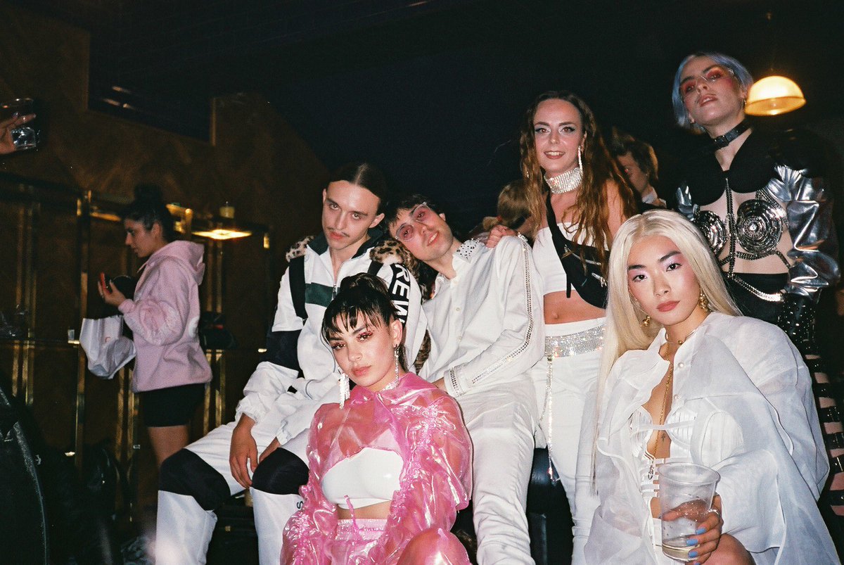 ????POP 2 LONDON FT EVERYONE???? https://t.co/a2ndsPTMQF