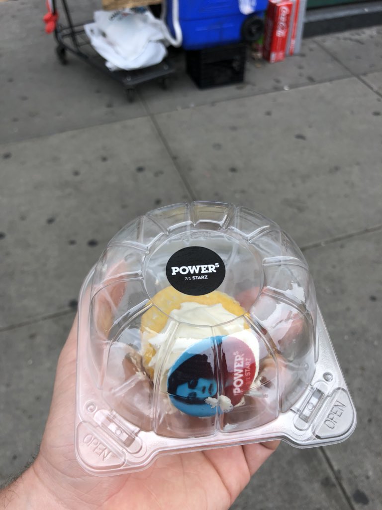 RT @thismyshow: If you’re near union square right now, @Power_STARZ is giving out chilled cupcakes https://t.co/JUD6MUOVAD