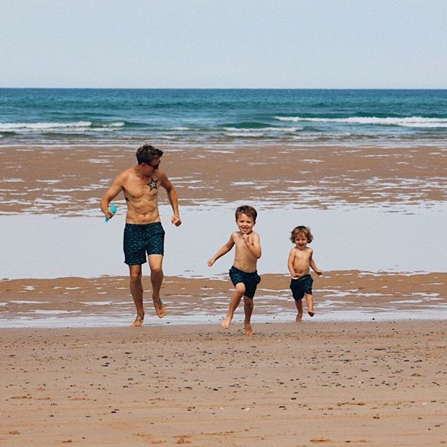 RT @TomFletcher: Beach boys. https://t.co/32zjGraVbG https://t.co/n6jCM3dwQm