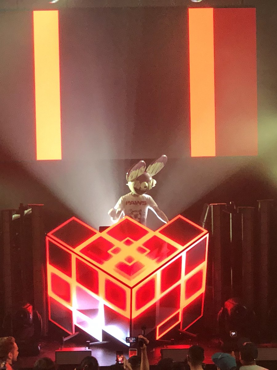 When the @PUBG event on @TwitchPrime was over yesterday, we all won a special performance by @deadmau5! https://t.co/ENdq2qGpQF