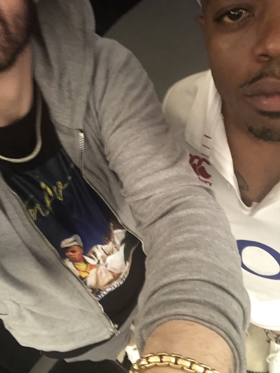 Backstage with @ws_boogie he loves the catering at Twickenham #selfie???? https://t.co/P6S2PnOLLp