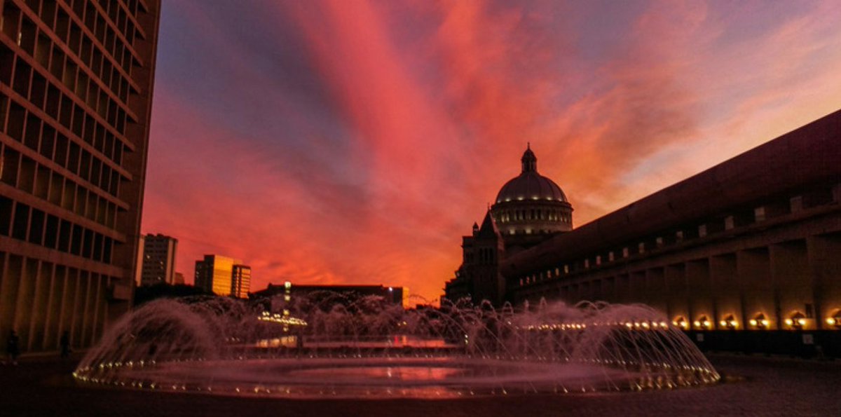 Sweet sunset in Boston.. https://t.co/OAJzAYG6lj https://t.co/RHdckZClfM