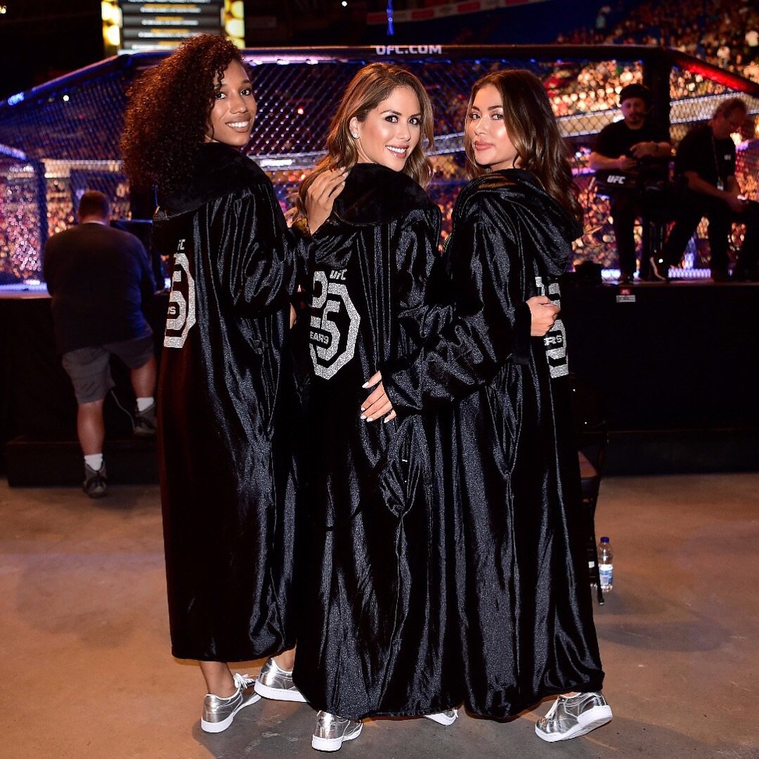 New robes, ya dig!? @ufc https://t.co/dp6NZacyF2