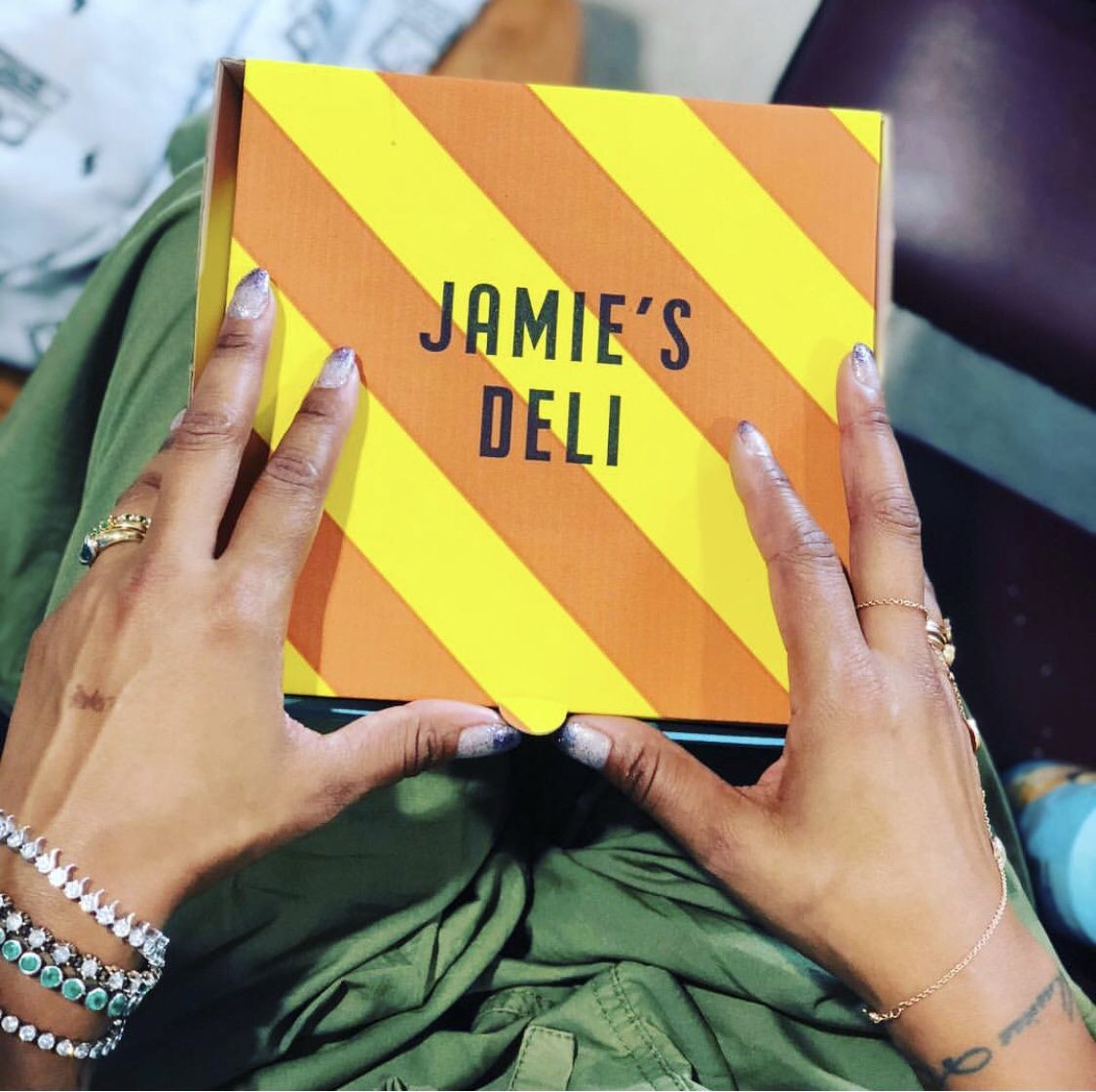 So pleased to find this slice of heaven at Gatwick while on the run ;) #deepdish @jamieoliver #sogood https://t.co/YUbeQXrS6G