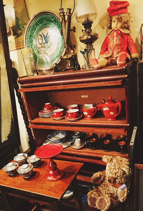 【#京都ホームズ舞台探訪】寺町通付近にある「蔵」のモデルとなった「WRIGHT商會」さんにお邪魔しました!沢山の骨董品に 【#京都ホームズ舞台探訪】寺町通付近にある「蔵」のモデルとなった「WRIGHT商會」さんにお邪魔しました!沢山の骨董品に