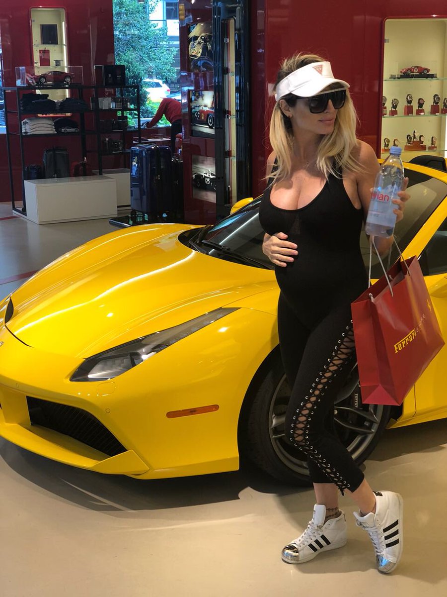 El es mi fórmula 1, Todo para mi bb #SalvadorUriel #FerrariStore #nyc ???????????????? https://t.co/WRkqFH7MbF