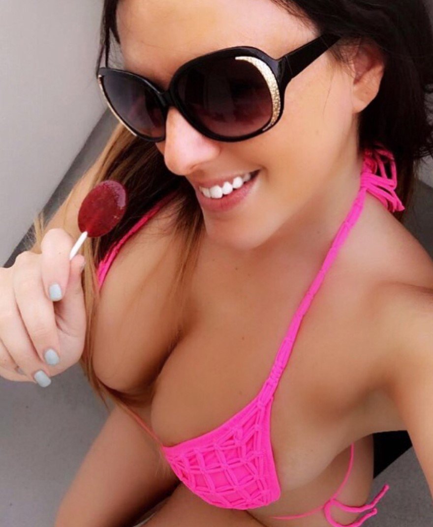 RT @celebrites_nues: Toujours aussi sexy @ClaudiaRomani en bikini ???? https://t.co/q7rnIET1Ko