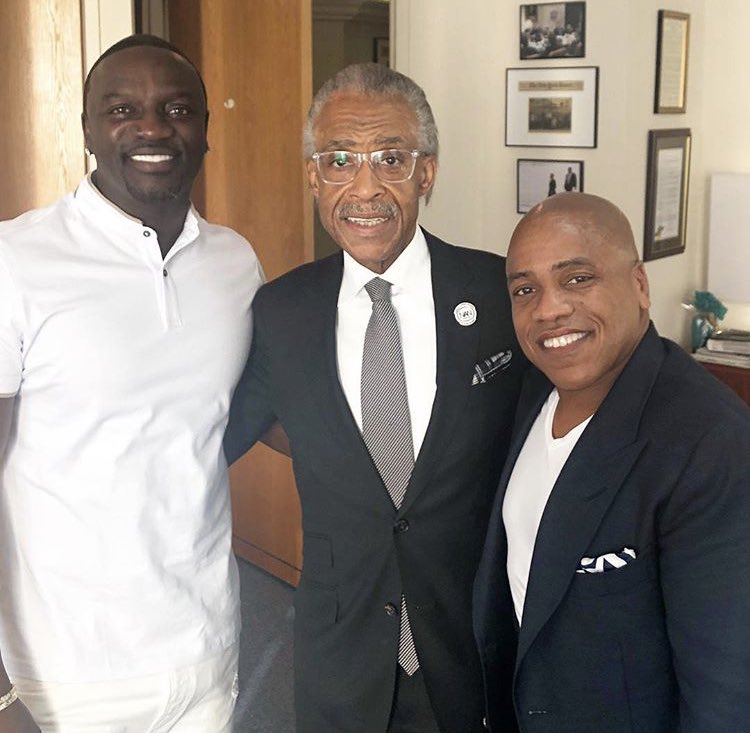 RT @TheRevAl: Back in my office in New York meeting with Kedar Massenburg and Akon! ✊???? https://t.co/RzokZcok7S