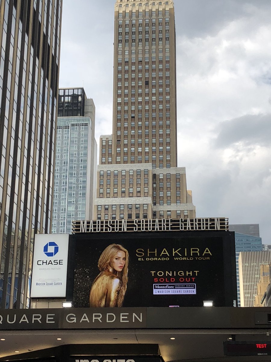 Hello New York City! Hola Nueva York! ShakHQ #ShakiraNYC https://t.co/oFcS1Przb0