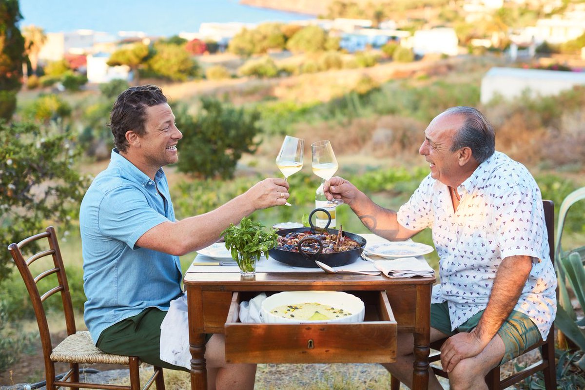 With a glass of cold white wine, it’s pure joy. ????

Buonissimo, @gennarocontaldo! #JamieCooksItaly https://t.co/HAQKy1aj49