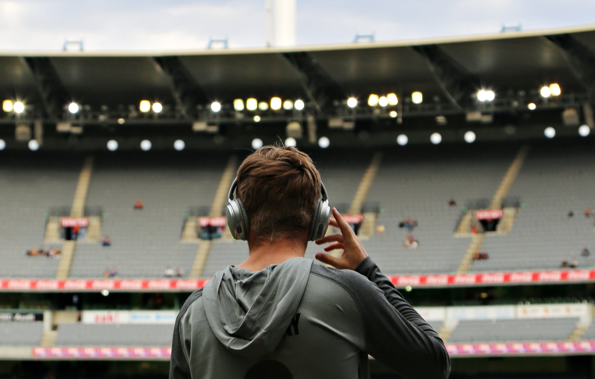 World class sounds meets first class Collingwood athlete tonight. Where!? The @Bose_Australia store at Emporium Melb. Come for a meet + greet from 6-7pm. #FOREVER https://t.co/DFCnQKToig
