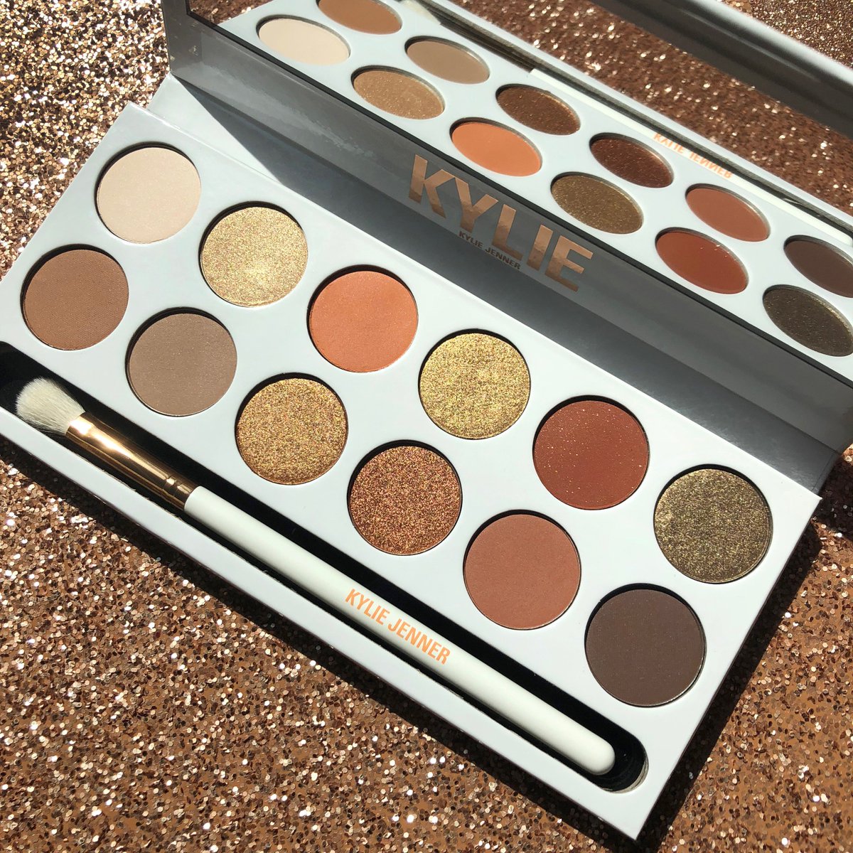 my bronze extended palette is back in stock at https://t.co/bDaiohhXCV https://t.co/xpUWSn26ju