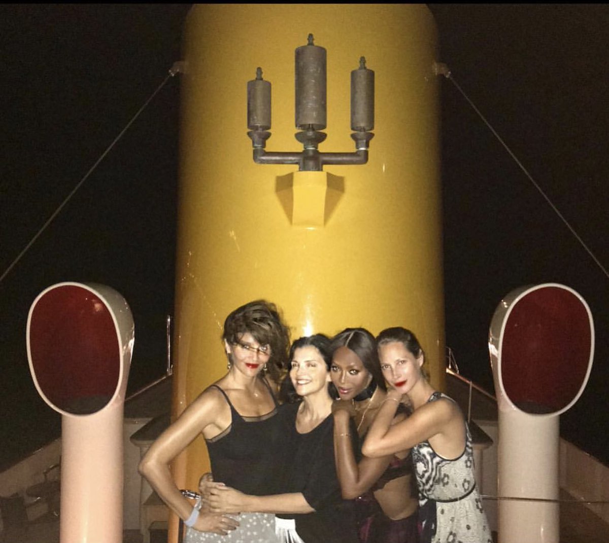 #FAM ♥️♥️♥️ #helenachristensen @CTurlington #AliHewson https://t.co/HPJZeLYNT5