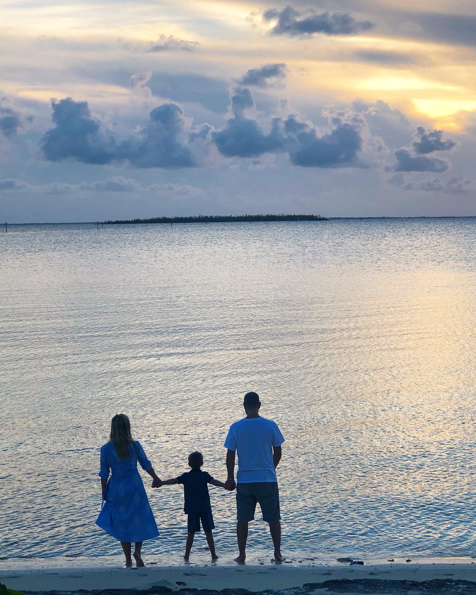 Sunset strolling and saying goodbye to summer! ???? #PostcardsFromAfar #LaborDayWeekend #Paradise https://t.co/AQOUaVSmLO