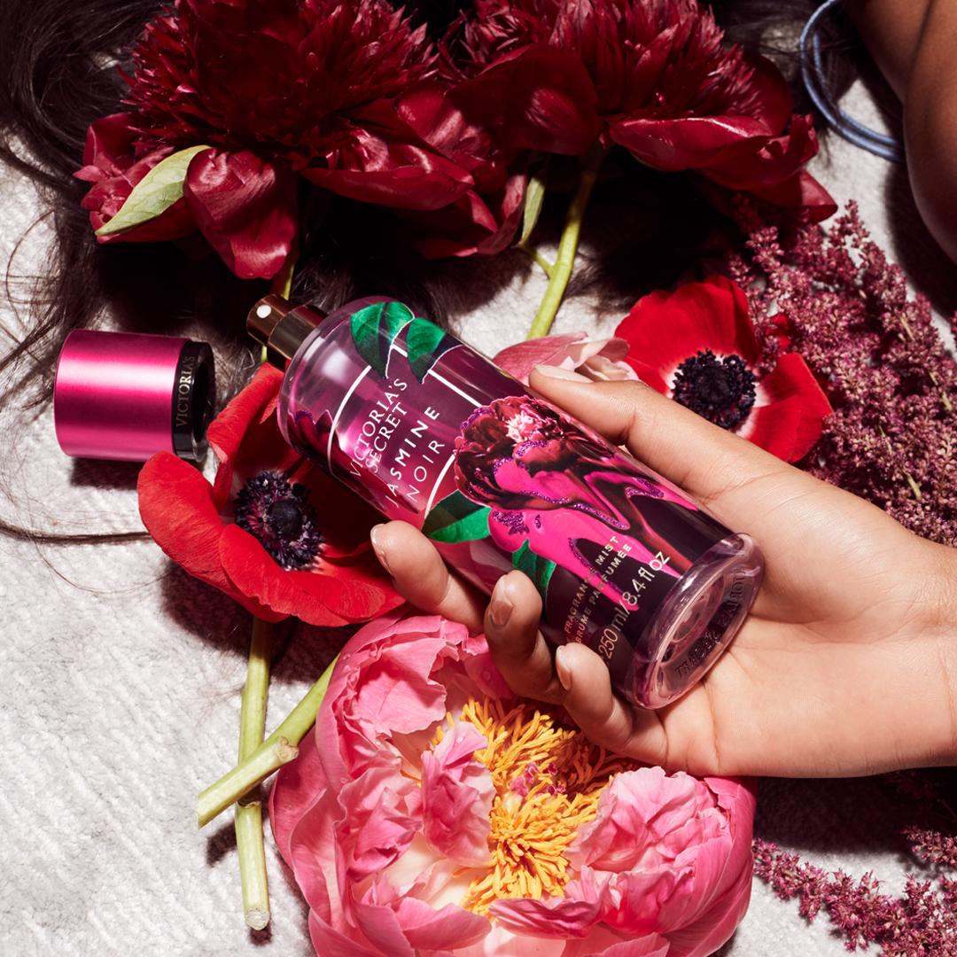 The new Midnight Blooms collection: dark floral scents to knock you off your feet. https://t.co/YOzotcx9kQ #VSBeauty https://t.co/GCUbnBYsJJ