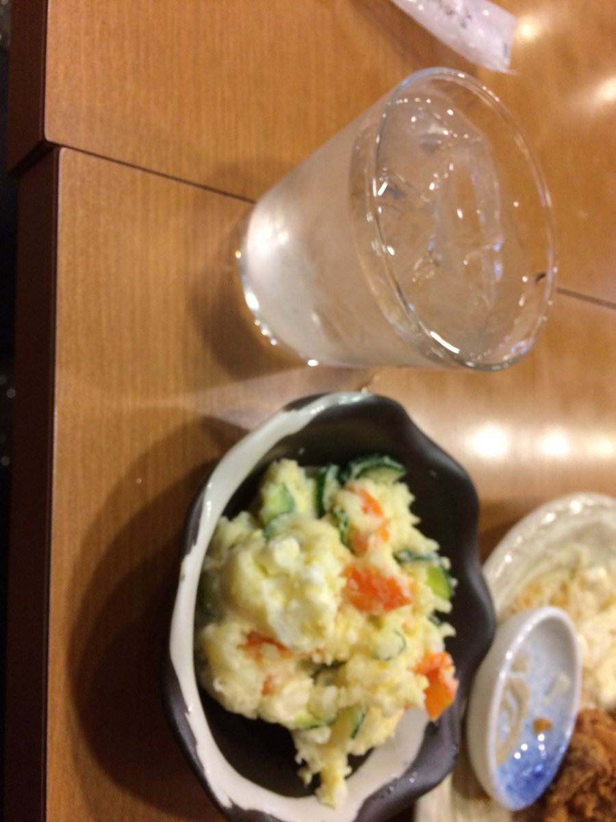 いつかのワカコ酒の組み合わせ。昼食中のサラリーマンの横で呑める幸せ。 いつかのワカコ酒の組み合わせ。昼食中のサラリーマンの横で呑める幸せ。