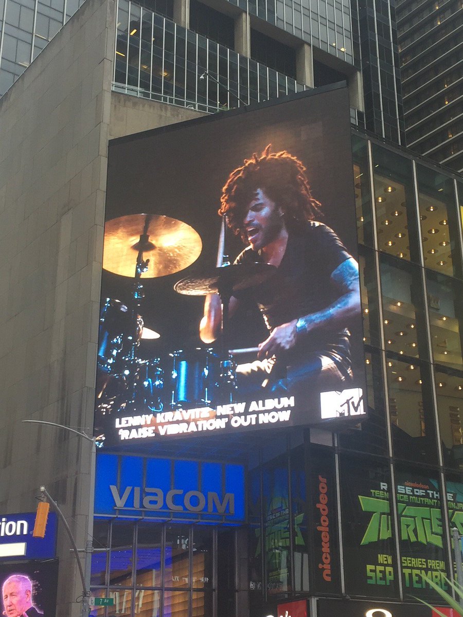 Times Square. Thank you @MTV. https://t.co/wMY8yLjdrU
