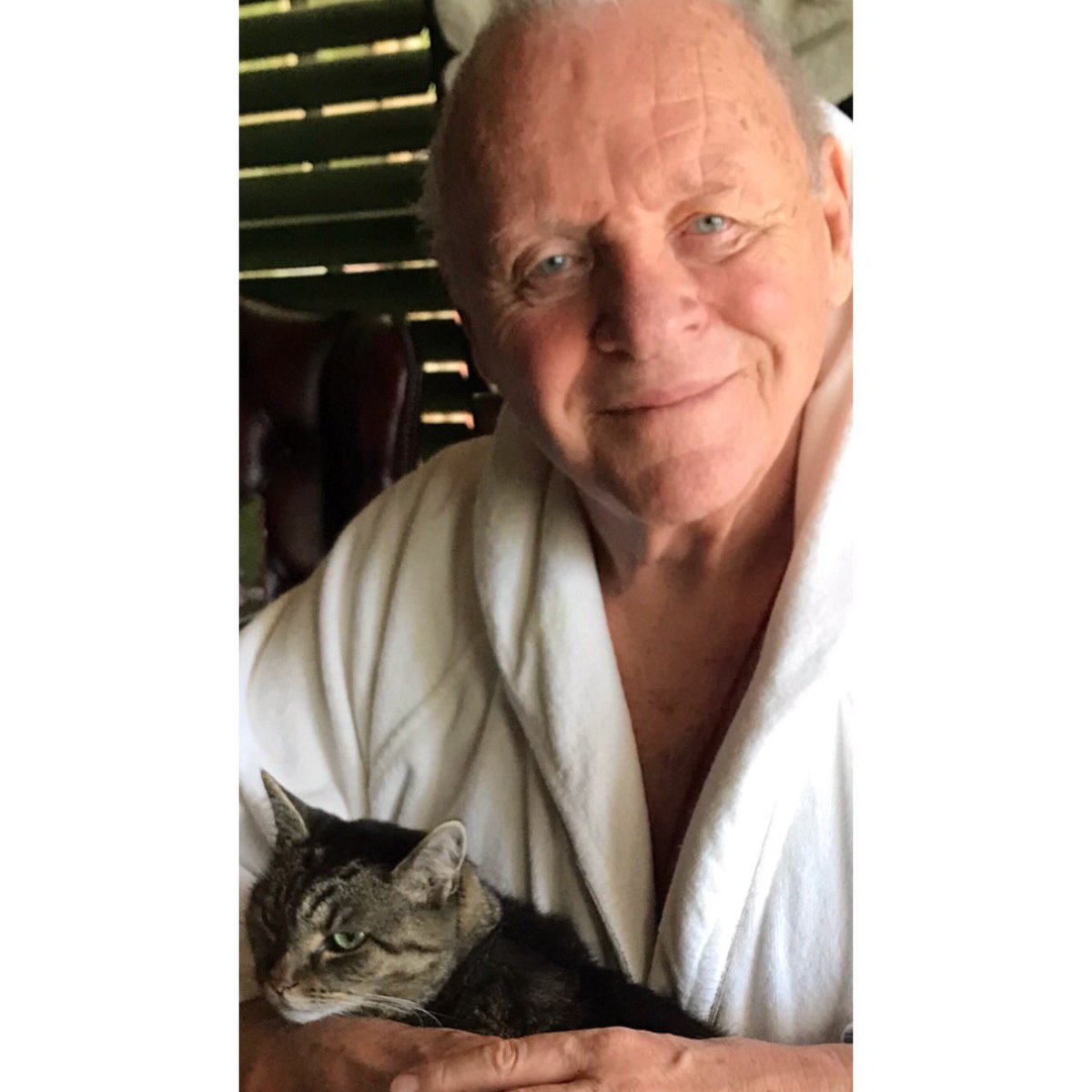 RT @AnthonyHopkins: Have a wonderful weekend everyone. https://t.co/hhOHw8dRax