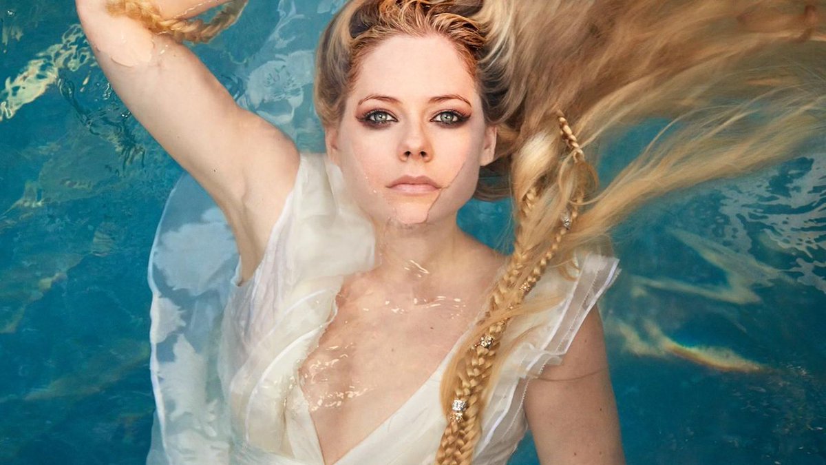 RT @MTVNews: Avril Lavigne Makes An Emotionally Charged Comeback With ‘Head Above Water’ https://t.co/VyZyzJtIZT https://t.co/rpeNP4Spsj