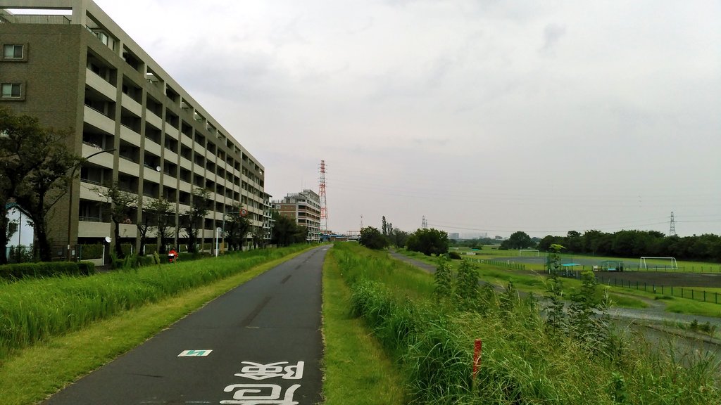 プロンプトくんのランニングコースに寄ってきました。この橋を超えると「魔法少女俺」の聖地という微妙な立地。壁ギリギリっぽい プロンプトくんのランニングコースに寄ってきました。この橋を超えると「魔法少女俺」の聖地という微妙な立地。壁ギリギリっぽい