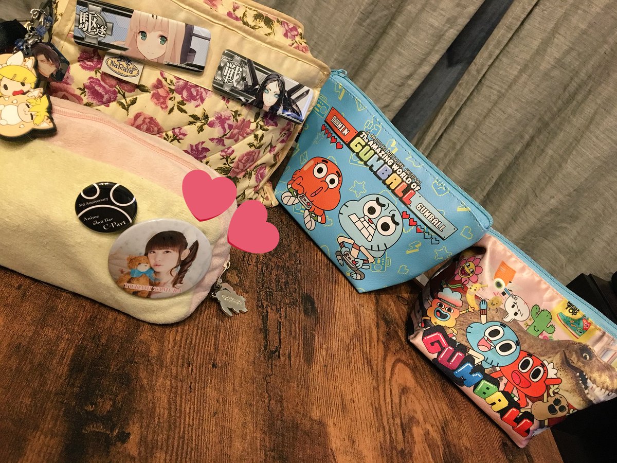 私のチェキを書く時のポーチたち!これにユリ熊嵐のトートに沢山シール入ってるんだけどお片付け苦手だから上手くまとめられない 私のチェキを書く時のポーチたち!これにユリ熊嵐のトートに沢山シール入ってるんだけどお片付け苦手だから上手くまとめられない