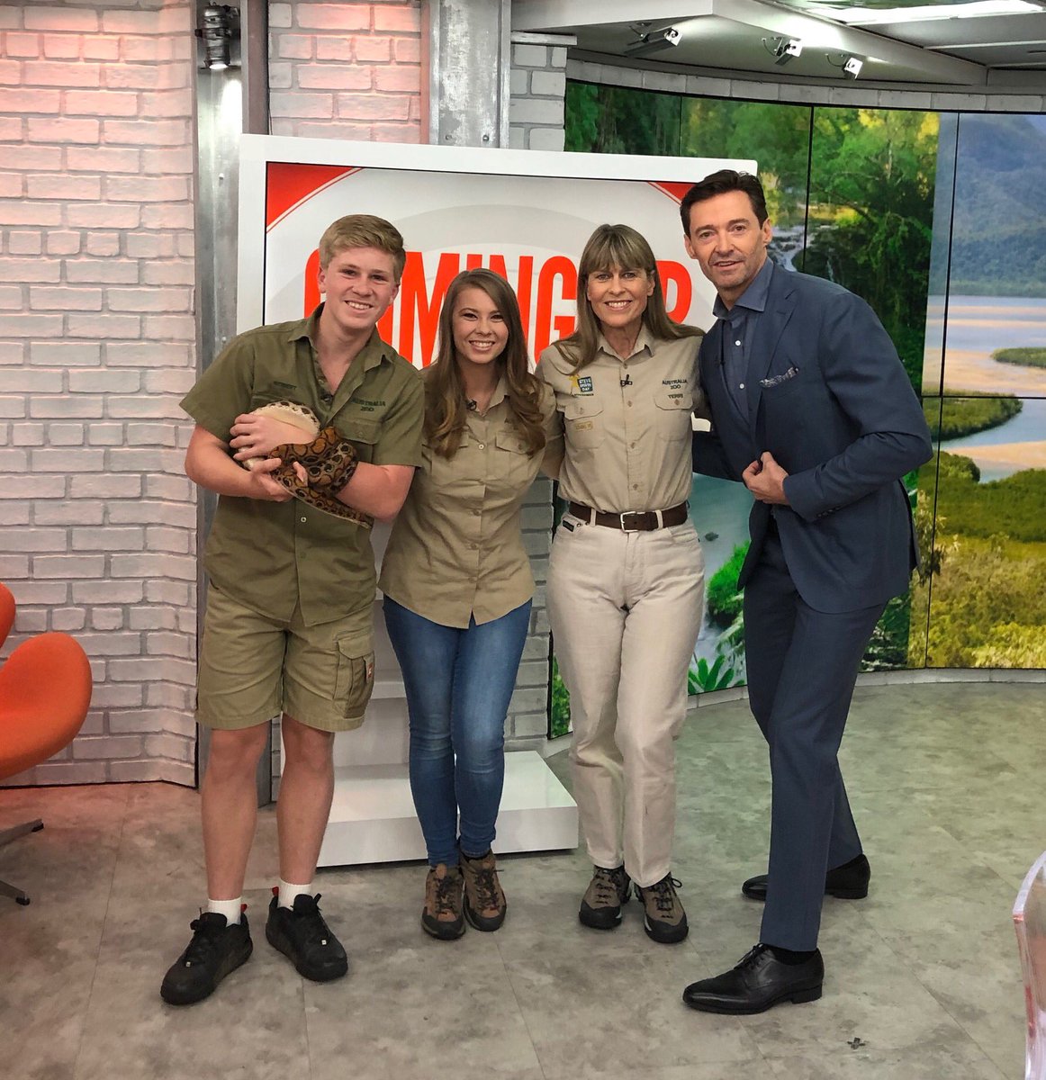 Aussies in New York. #IrwinFamily @BindiIrwin @TheTodayShow #AussieAussieAussie https://t.co/Sl5AtAeD1d