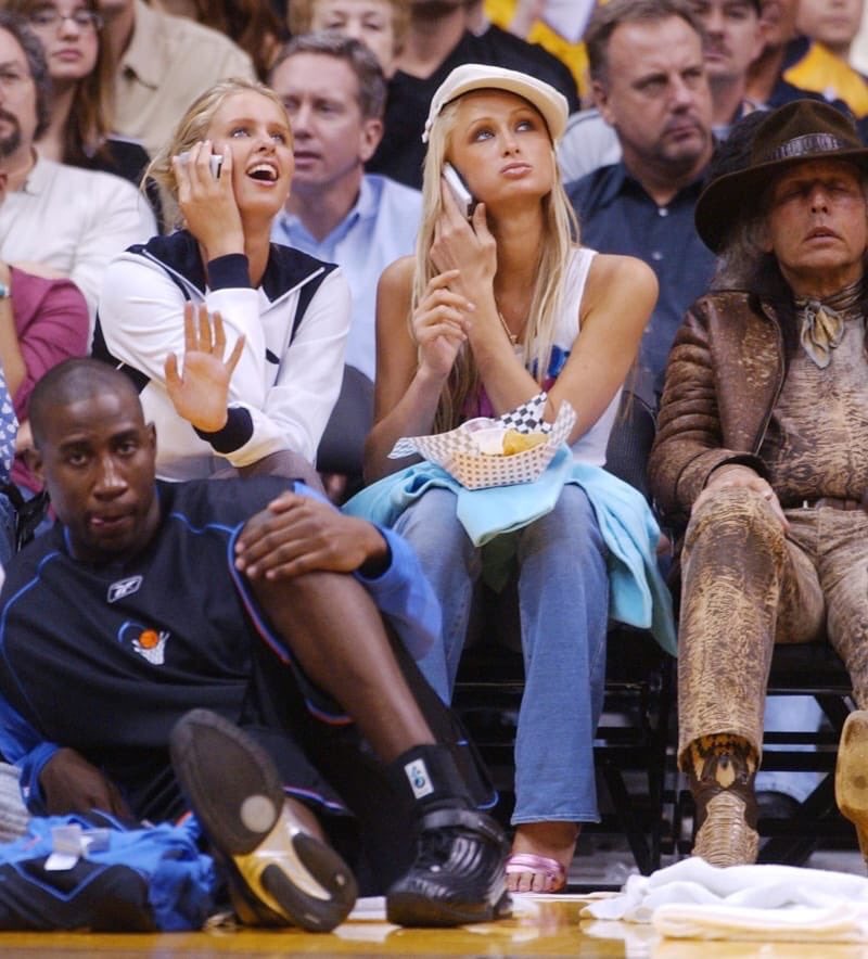 Nicky & I sitting courtside at a basketball game, gossiping on our flip phones and chowing down on some nachos. https://t.co/jwCb15gmXn