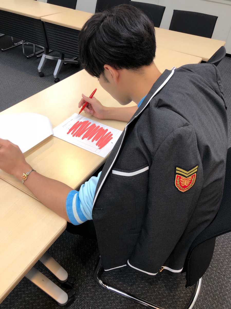 ハピナマもうすぐです!台本をチェックする鶴さん。#boueibu ハピナマもうすぐです!台本をチェックする鶴さん。#boueibu