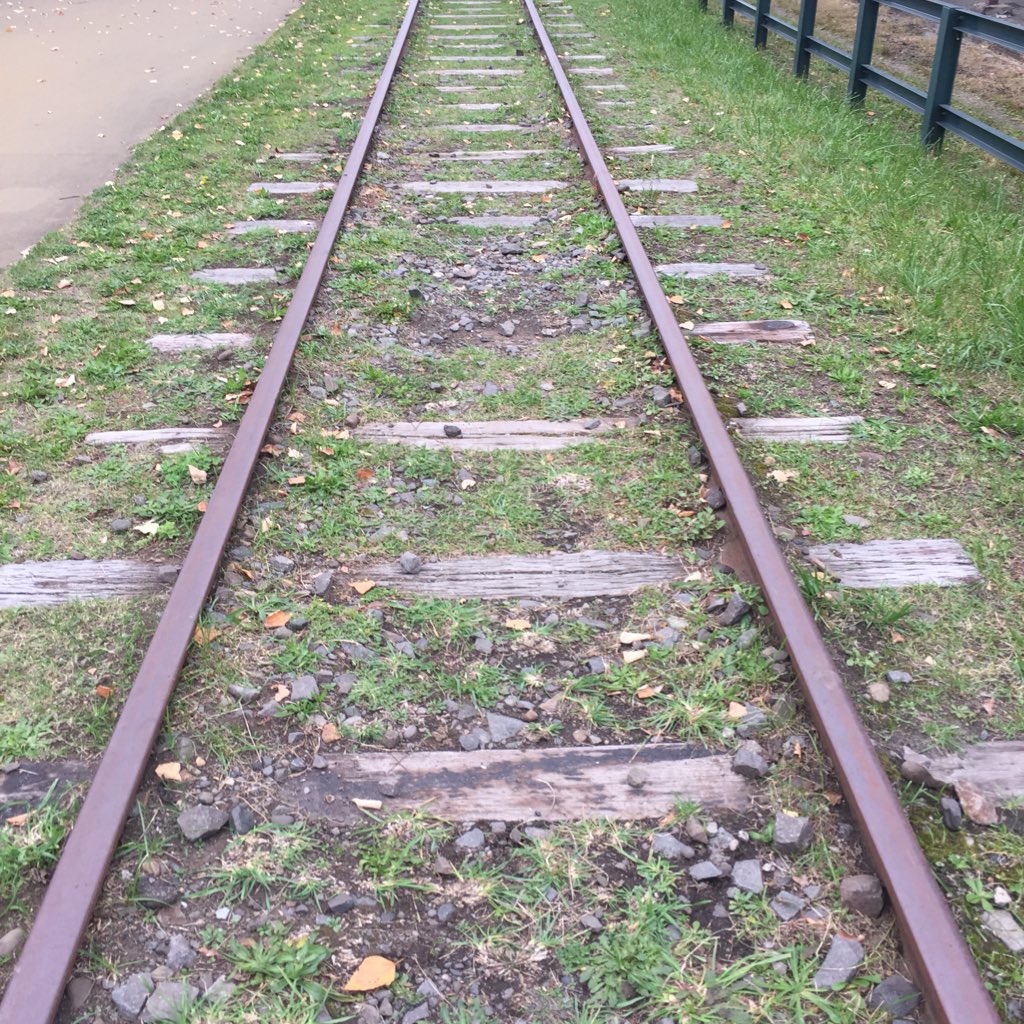 北海道歩いていい線路があると雲の向こう、約束の場所ごっこをしたくなるね、北海道だしね、 北海道歩いていい線路があると雲の向こう、約束の場所ごっこをしたくなるね、北海道だしね、
